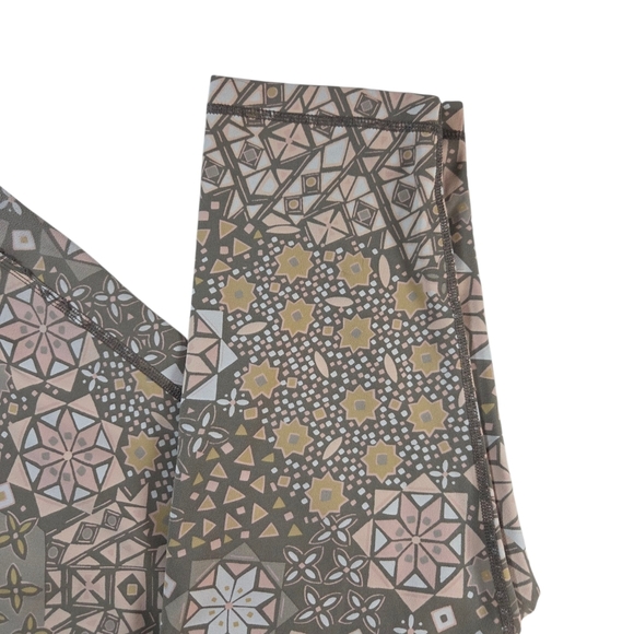 ⭐️Aerie Chill Play Move Leggings with Geometeic Pattern Size XL - Picture 2 of 6